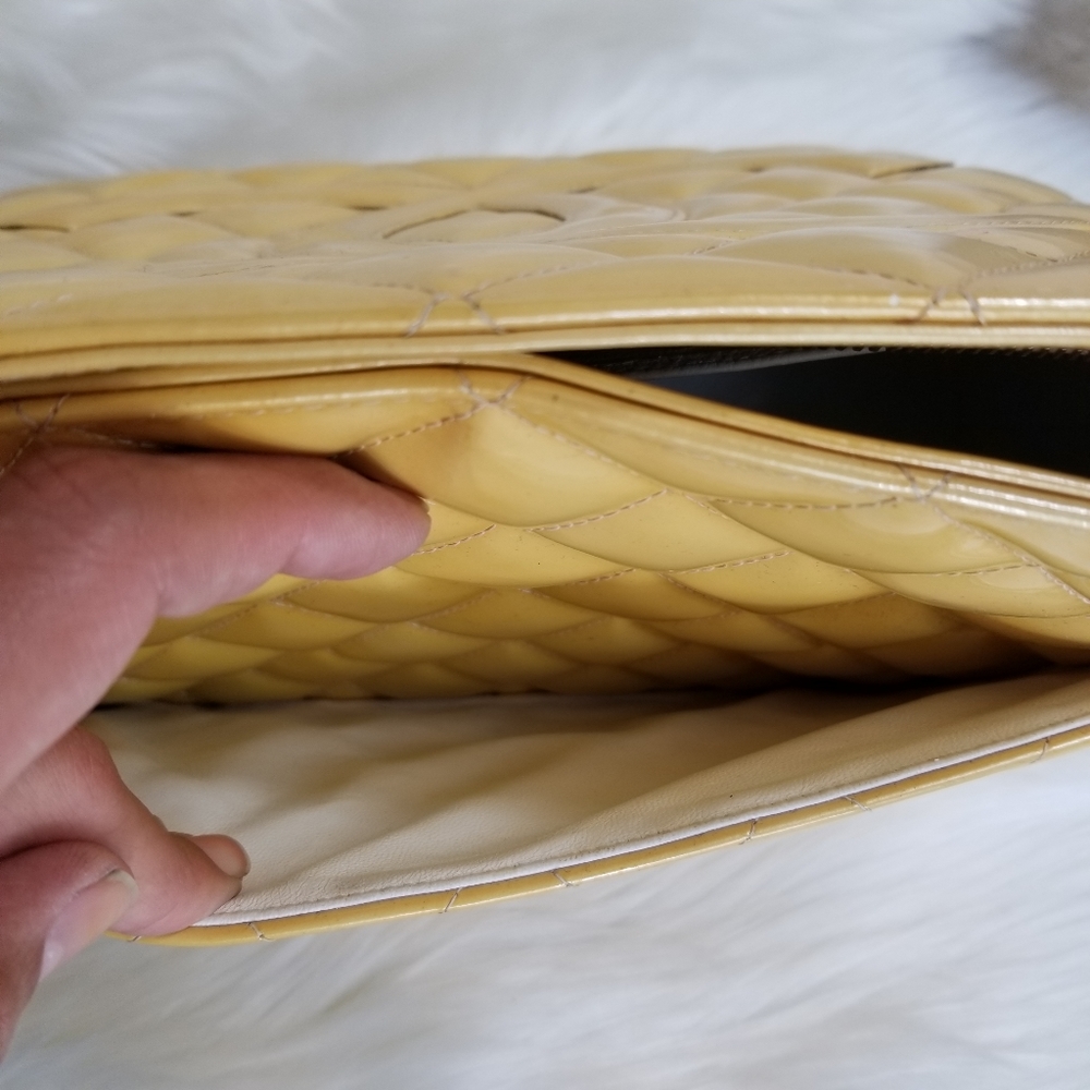 Chanel Medallion yellow silver patent leather tote - Picture 4 of 10
